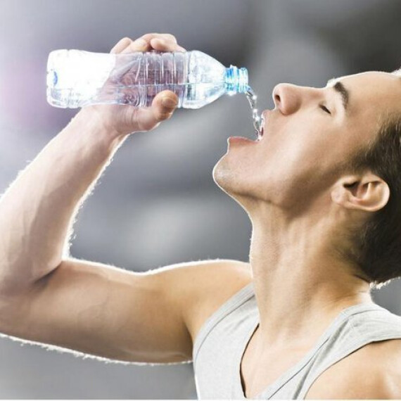 Top 4 types of good drinking water when playing badminton