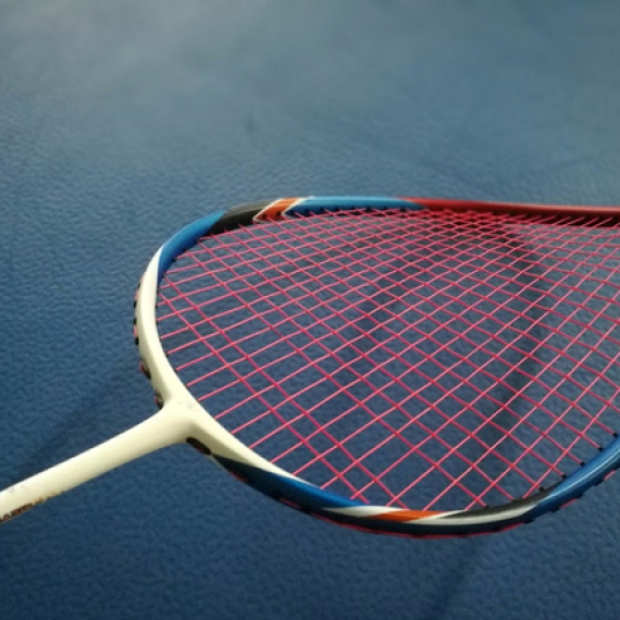 7 very simple and effective ways to maintain badminton rackets for players