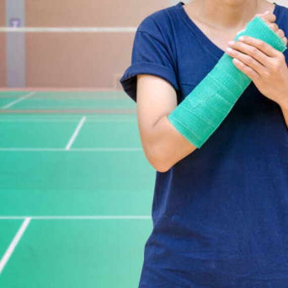 4 ways to reduce hand pain when playing badminton that everyone should know